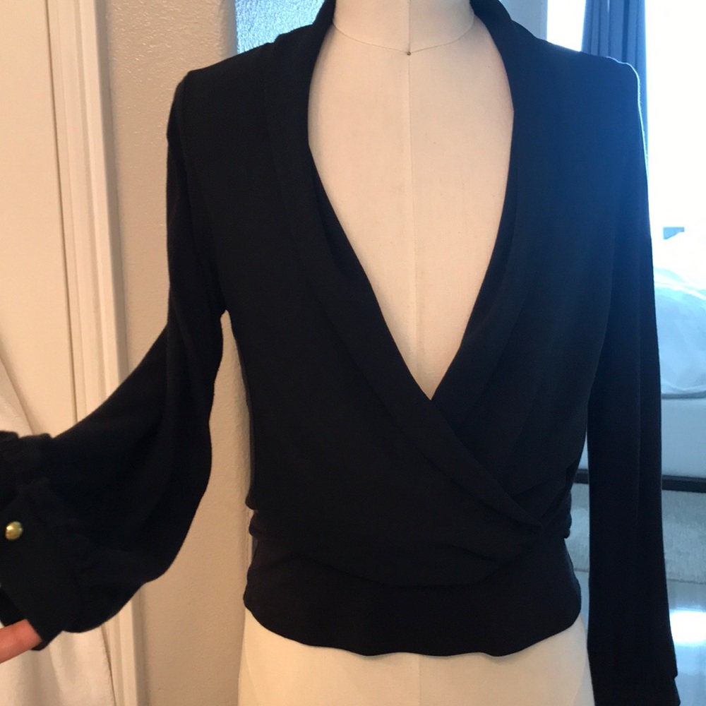 Arden B. : black long sleeved deep-V top